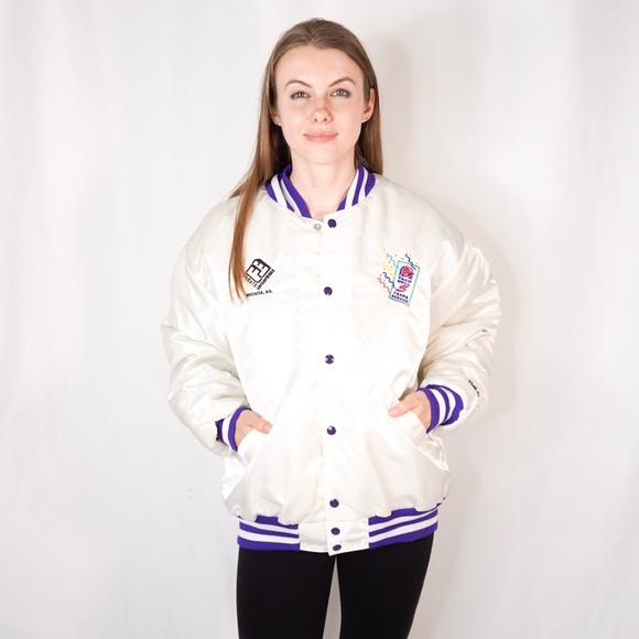 Taco Bell Rare White Bomber Jacket 5 Year Embroide - Picture 2 of 8